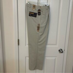 Dockers 100% Cotton Never-Iron Wrinkle-Free Essential Khaki in Stone Size 32*30